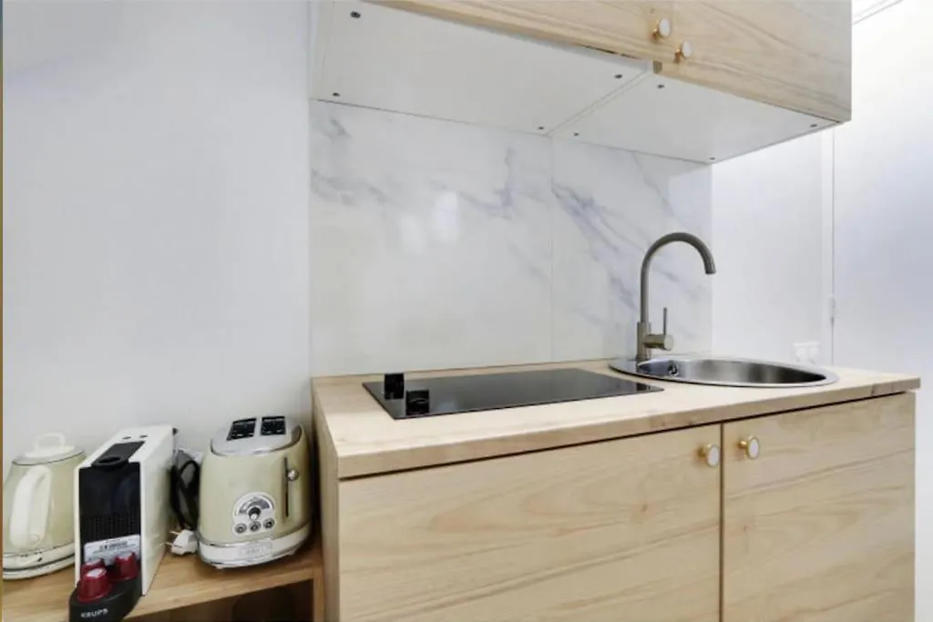 Trocadero Tour Eiffel : Cosy Studio Apartment Paris France